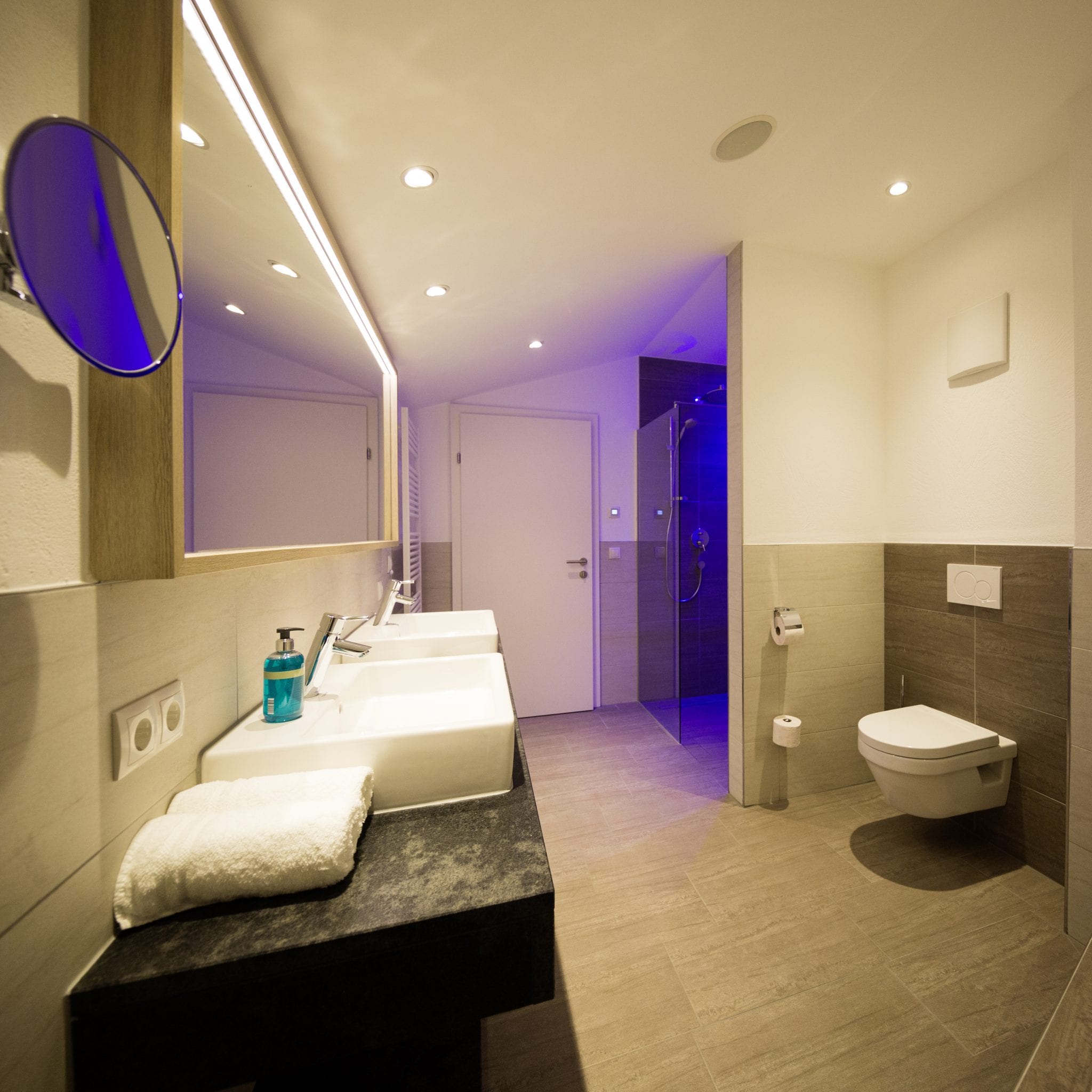 Service für Selbstversorger mit frischen Handtüchern, Bademänteln, gratis Shampoo, Duschgel, Reinigungsmitteln und Kaffee – da Peatala Apartments Serfaus Sommer